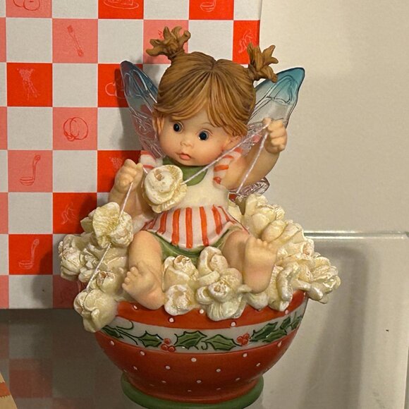 ENESCO 2006 My Little Kitchen Fairies Stringing Popcorn Holiday Fairy Figurine - Picture 3 of 7